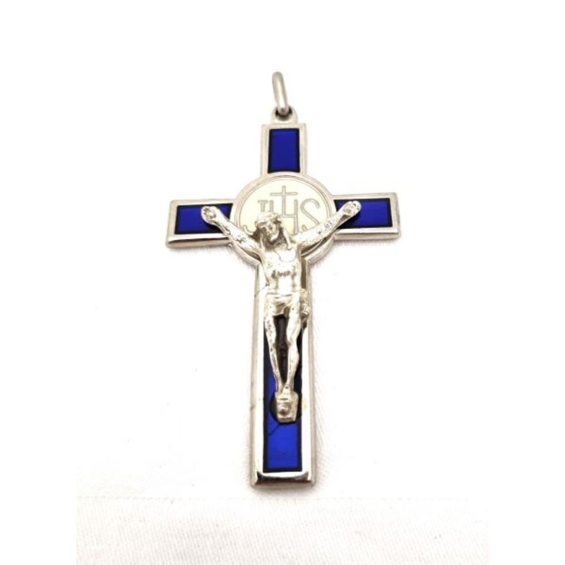 Pendentif croix bleue avec inscription "JHS" en métal. 7.5 cm"