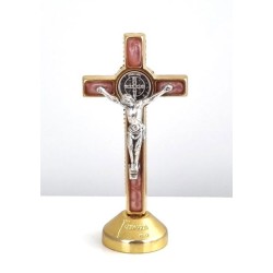 Crucifix de Saint Benoit linéaire doré. 4/2 cm