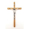 Crucifix en bois. 20 cm. disponble en 3 essences différentes: bois d'olivier. bois de poire ou bois de pêche