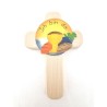 Croix en bois pour enfant avec calice et texte en allemand. 15/10 cm