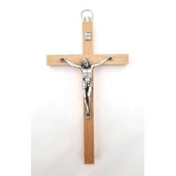 Crucifix en bois de hêtre avec boite. 13 cm