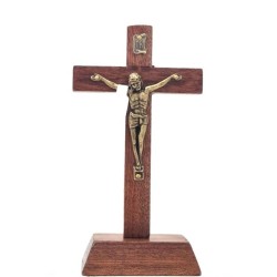 Crucifix en bois sur pied. 11 cm