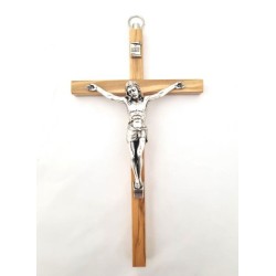 Crucifix en bois. 16 cm. disponble en 3 essences différentes: bois d'olivier. bois de poire ou bois de pêche