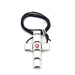 Pendentif croix avec cordon