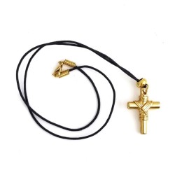 Collier lacet avec croix zama dorée