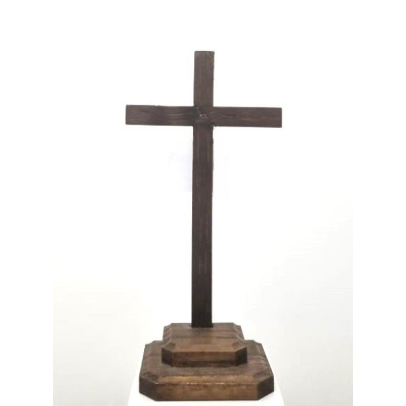 Croix en bois avec vernis foncé et base. 16.5 cm