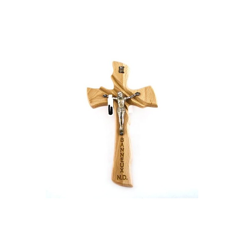 Crucifix en bois de chêne sculpté avec Christ argenté. 20/11 cm