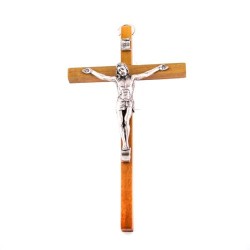 Crucifix en bois de hêtre avec Christ argenté. 15 cm