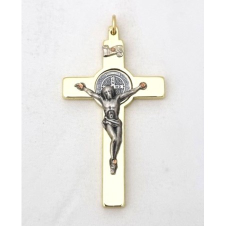 Croix en métal chromé et doré poli. 6/3 cm
