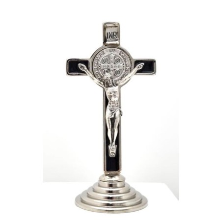 Crucifix argenté émaillé noir St Benoit sur base