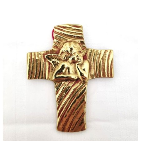 Bronzen beschermengel met rode patina
