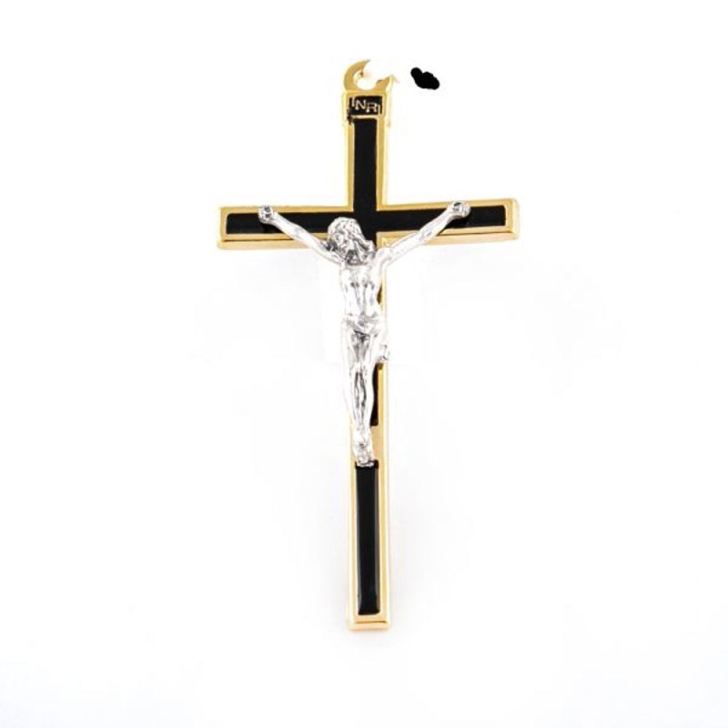 Crucifix en métal doré et émail noir avec Christ argenté. 13 cm