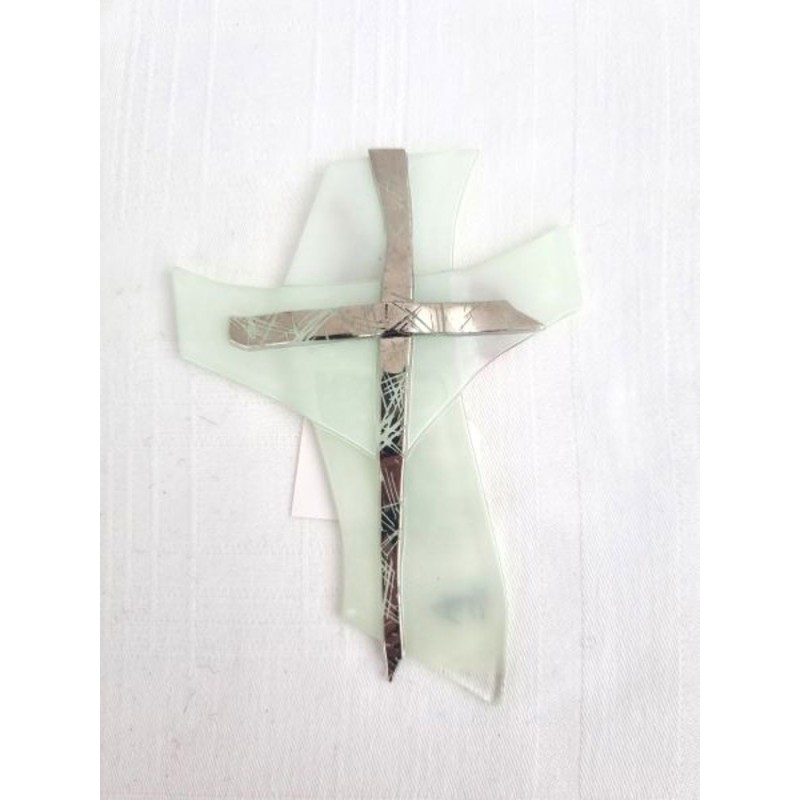 Croix en verre blanc avec Christ argenté. 12/7 cm