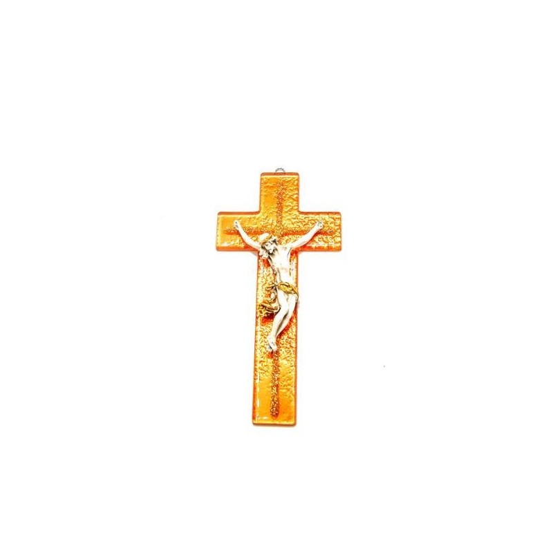 Een glazen kruisbeeld met Christus in hars. 15/7 cm