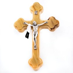 Crucifix trilobé en bois avec Christ argenté. 12 cm