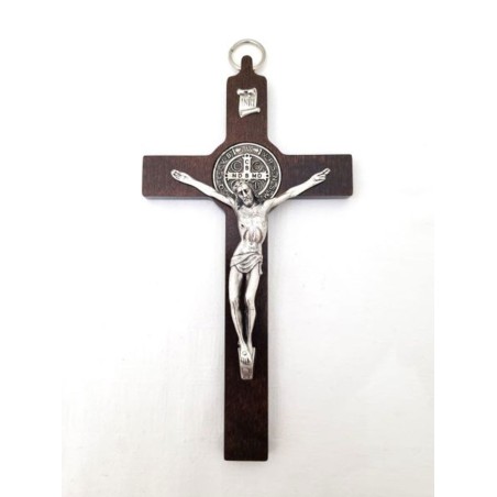 Croix de Saint Benoît en bois foncé. 20/10 cm