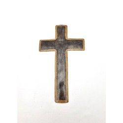 Croix en métal avec bords dorés fabriquée à la main en Haïti. 12/20 cm