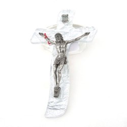 Croix avec Christ en métal argenté. 19 cm