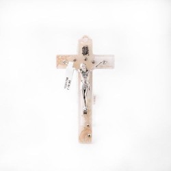 Een glazen kruis met een zilveren Christus. 12 cm