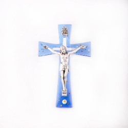 Croix en verre murano bleu avec des taches colorées et Christ argenté. 10 cm