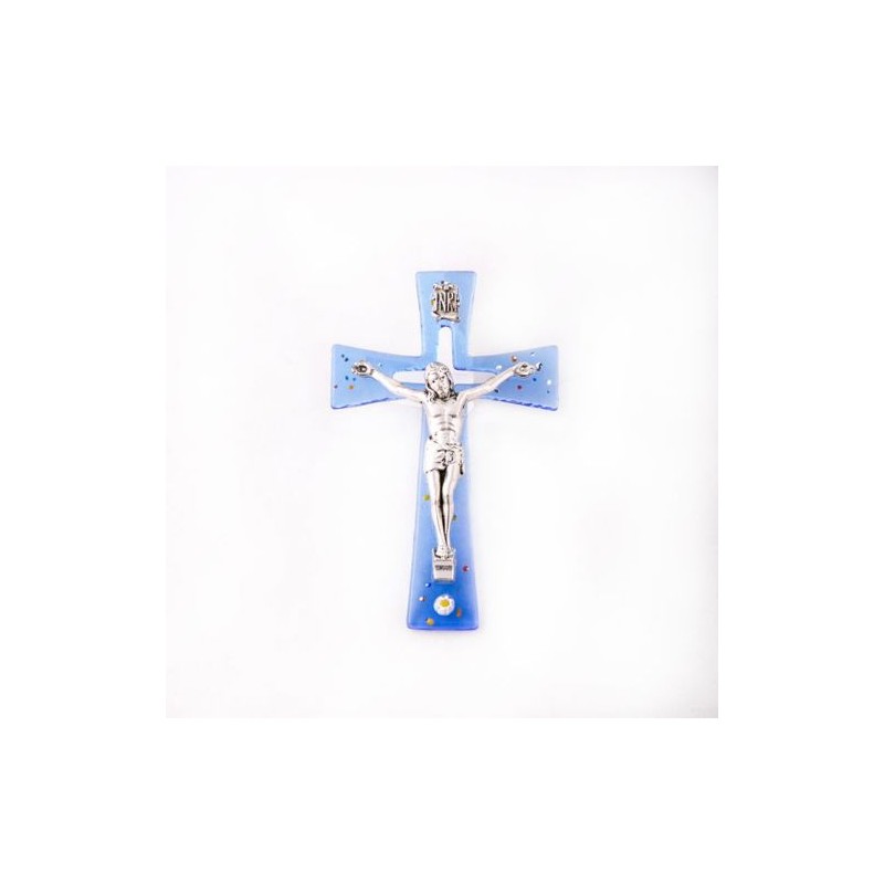 Croix en verre murano bleu avec des taches colorées et Christ argenté. 10 cm