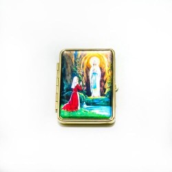 Boite à pilules de l'Apparition de Lourdes en métal. 6.5/5 cm