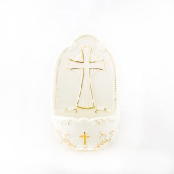 Bénitier en porcelaine avec croix et décorations dorées. petit modèle