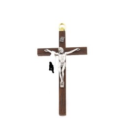 Houten kruisbeeld met zilveren Christus