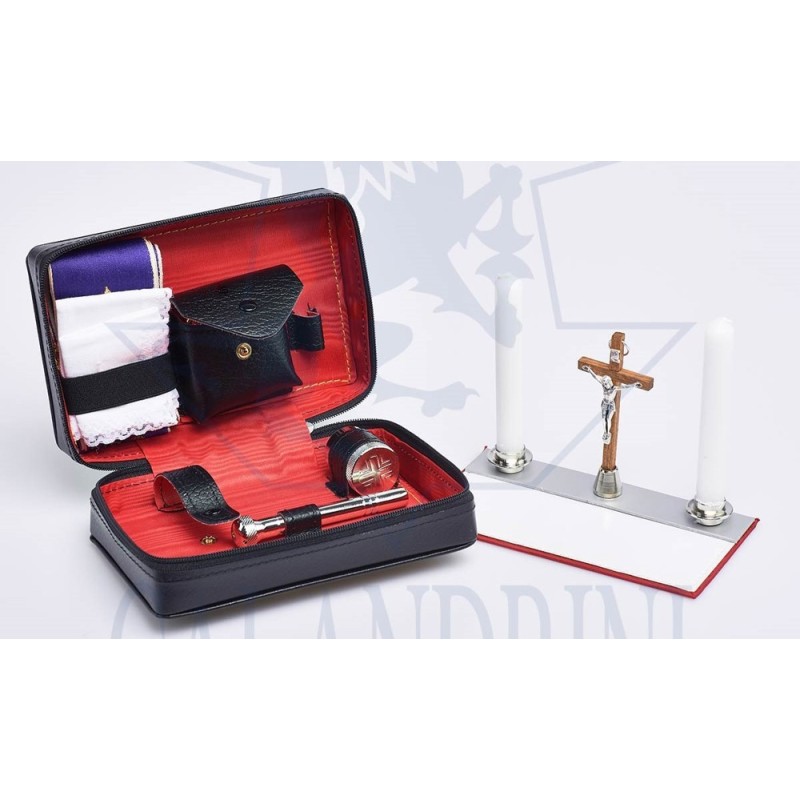 Priesterkit samengesteld uit 12 stuks