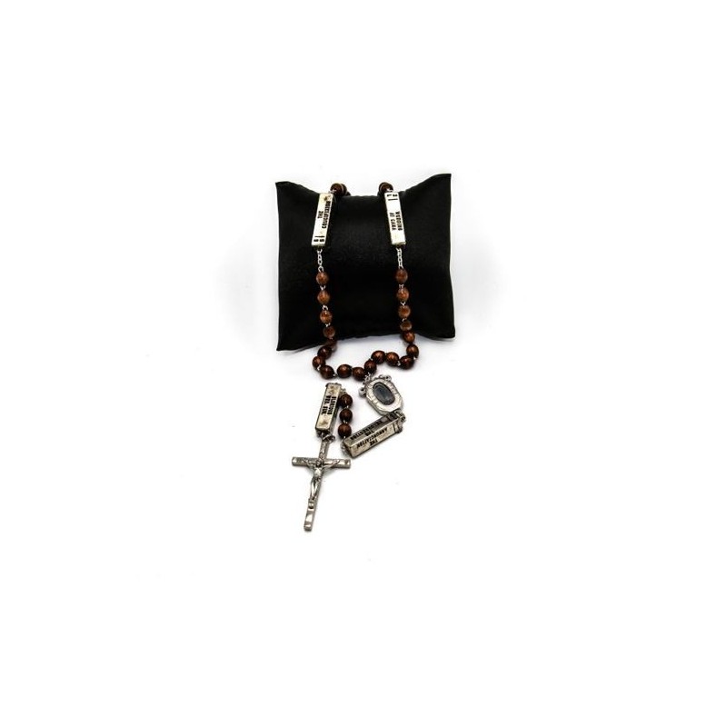 Rozenkrans met bruin houten water op ketting