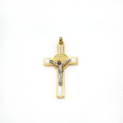 Pendentif croix de Saint Benoit en métal doré et émail. 5 cm