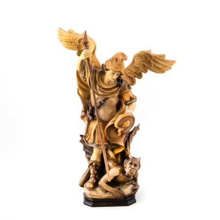 Houten beeld van Sint Michaël. 30 cm