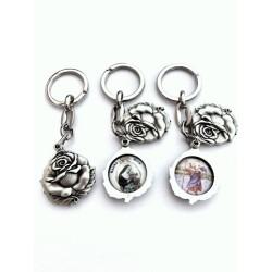 Porte-clés St Christophe / Rita en métal, rose ouvrante