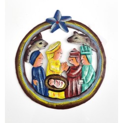 Kerststal ambachtelijke kleurrijke ronde kerstboom (handgemaakt in Haïti) 12 cm