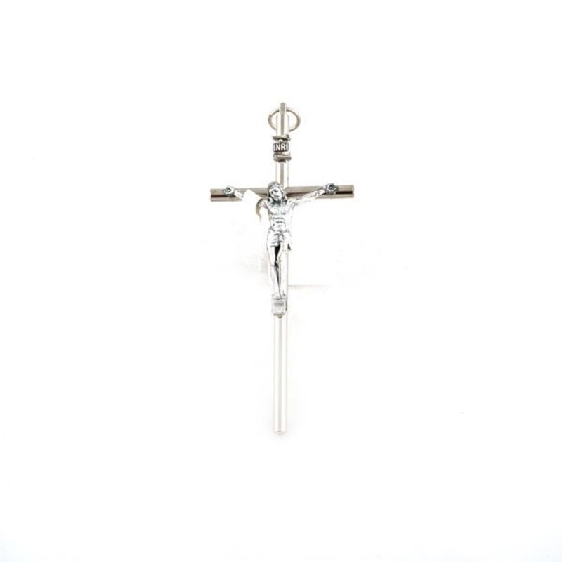 Crucifix en métal argenté. 10 cm