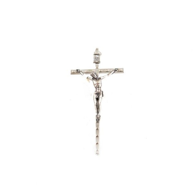 Crucifix en métal argenté. 11 cm
