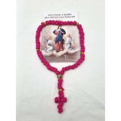 Chapelet code coloré avec carnet Marie qui défait les nœuds 