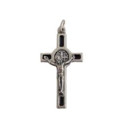 Pendentif croix de Saint Benoit en métal et émail. 4 cm