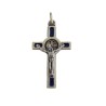 Pendentif croix de Saint Benoit en métal et émail. 4 cm