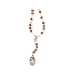 Rozenkrans met houten parels op een ketting