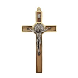 Kruis St. Benoit Golden Metal 13.5cm met olijf houten inzetstuk