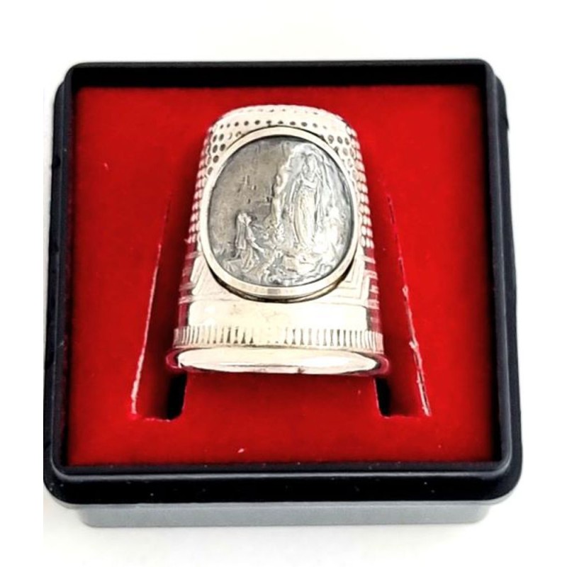 Naaiende deboy zilver
