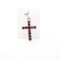 Pendentif croix en argent et pierres mauves. 23 mm