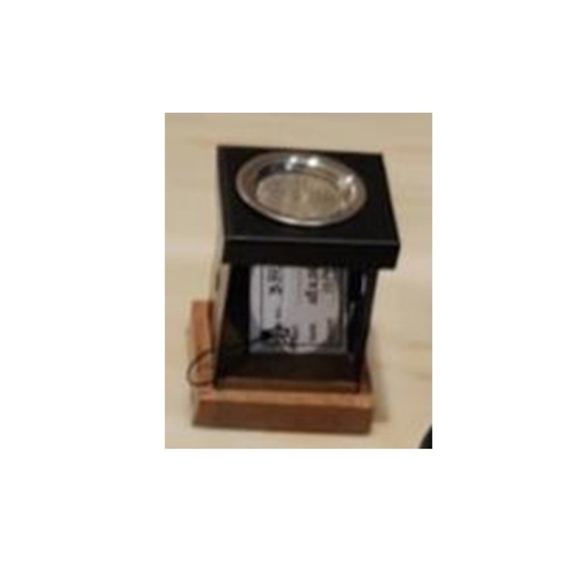 Grill voor wierook met contour metalen raster en houten basis 8x6cm