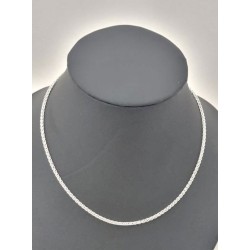 Zilver gevlochten Karabine-keten. Zitten te draaien