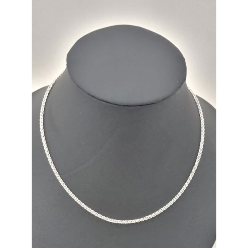Zilver gevlochten Karabine-keten. Zitten te draaien