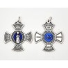 Médaille croix avec Jésus de Prague en métal argenté et émail bleu. 29 mm