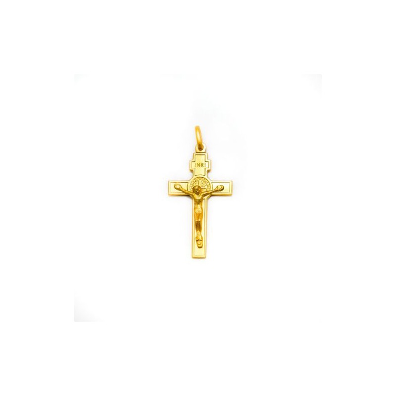 Pendentif croix de Saint Benoit en plaqué or vermeil. 40 mm