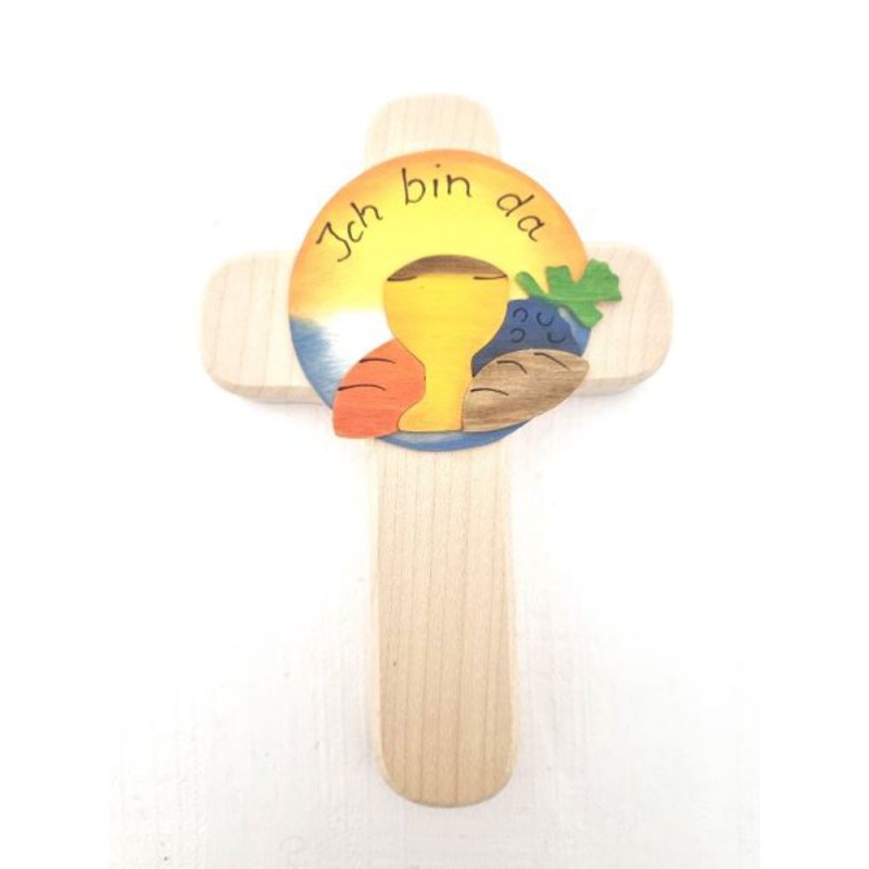 Houten kruis voor kind met calice en tekst in het Duits. 15/10 cm