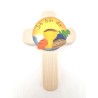 Houten kruis voor kind met calice en tekst in het Duits. 15/10 cm
